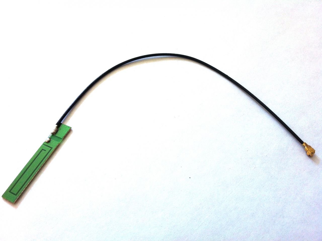 0.9/1.8/1.9GHz Triple Band Antenna with 1.13 mm 15cm cable with Ipex connector, (4313 330 00919)