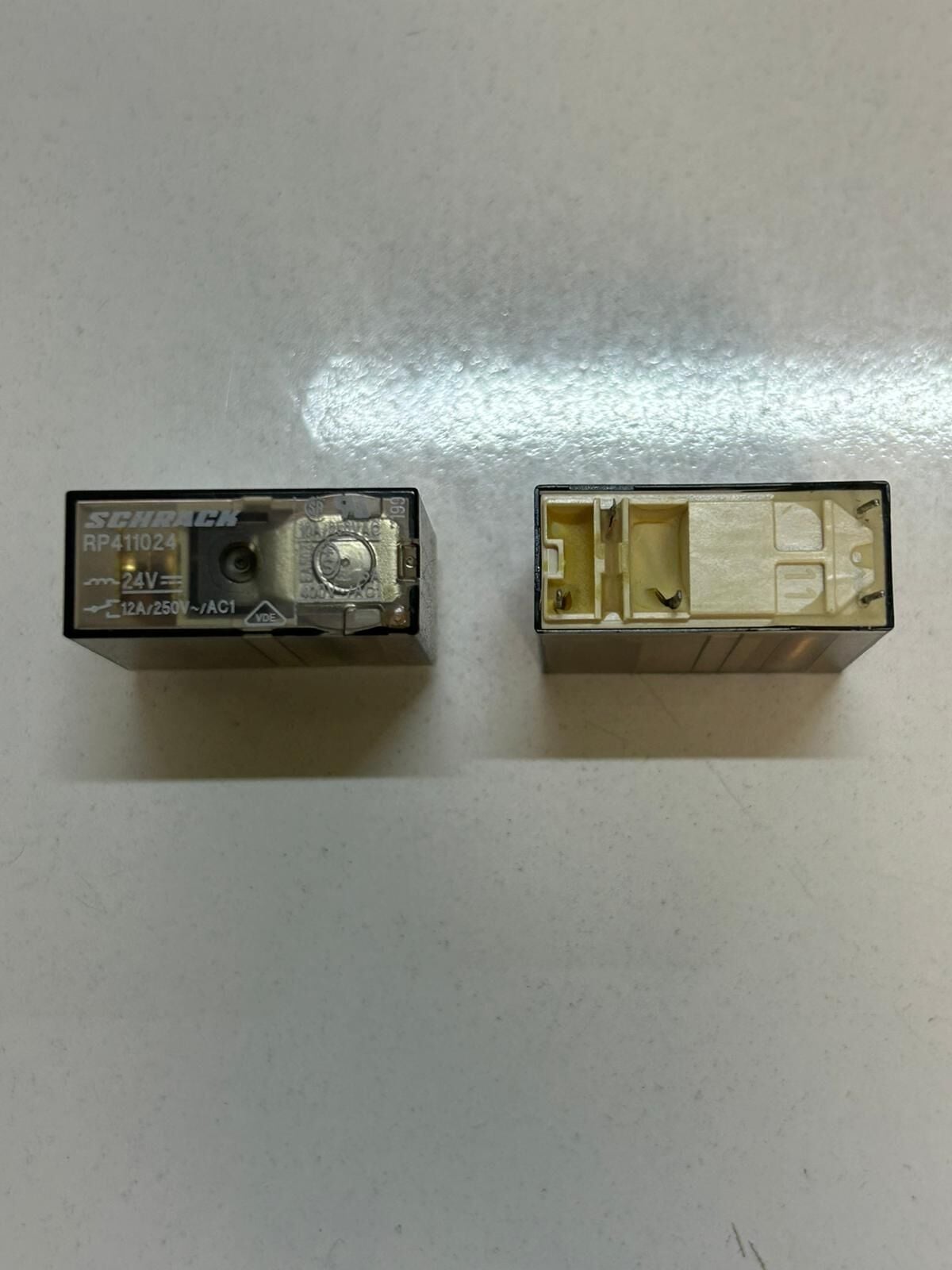 RP411024 24V 12A TEK KONTAK SCHRACK RÖLE